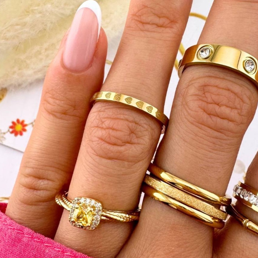 Gold Heart Patterned Ring - Picture 4 of 4